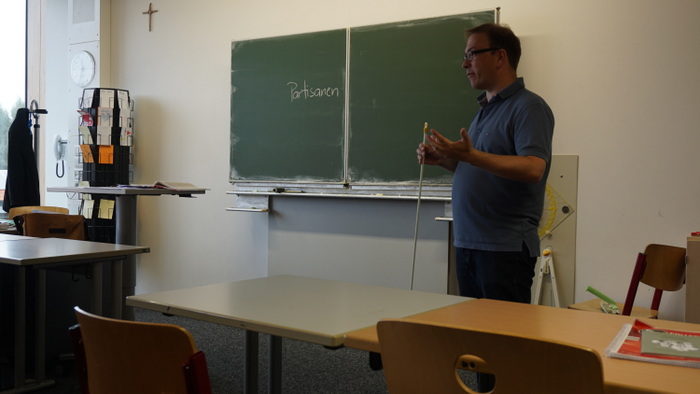 Herr Rau im Unterricht
