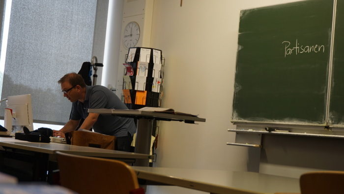 Herr Rau im Unterricht