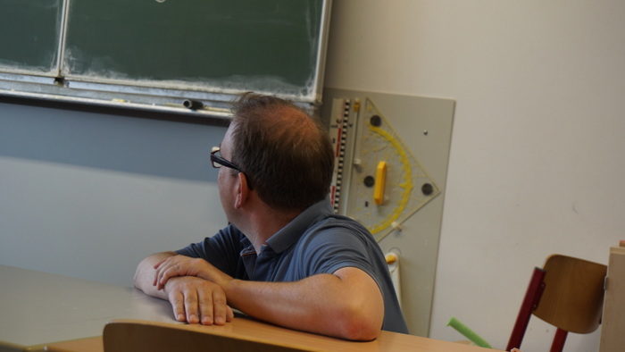 Herr Rau im Unterricht