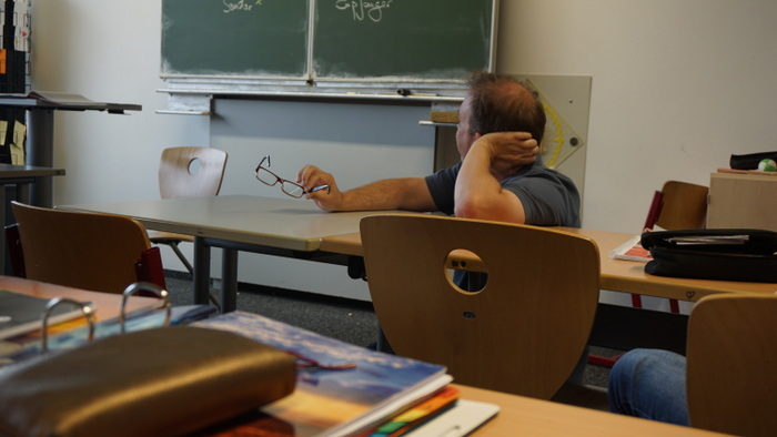 Herr Rau im Unterricht