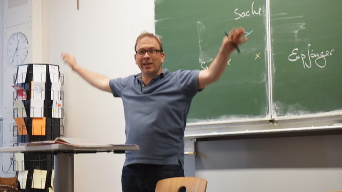 Herr Rau im Unterricht