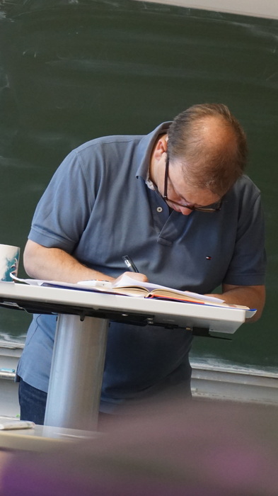 Herr Rau im Unterricht