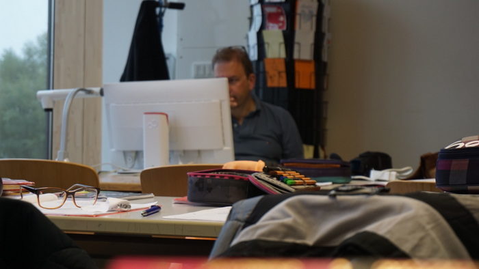 Herr Rau im Unterricht