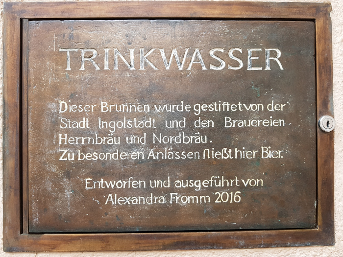 Schild am Ingolstädter Bierbrunnen