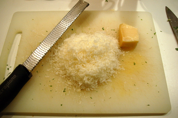 Parmesan gerieben